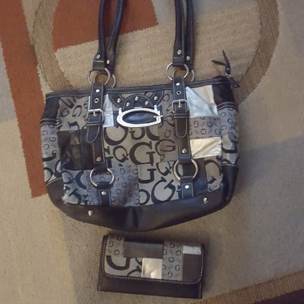 Guess purse and wallet...loved